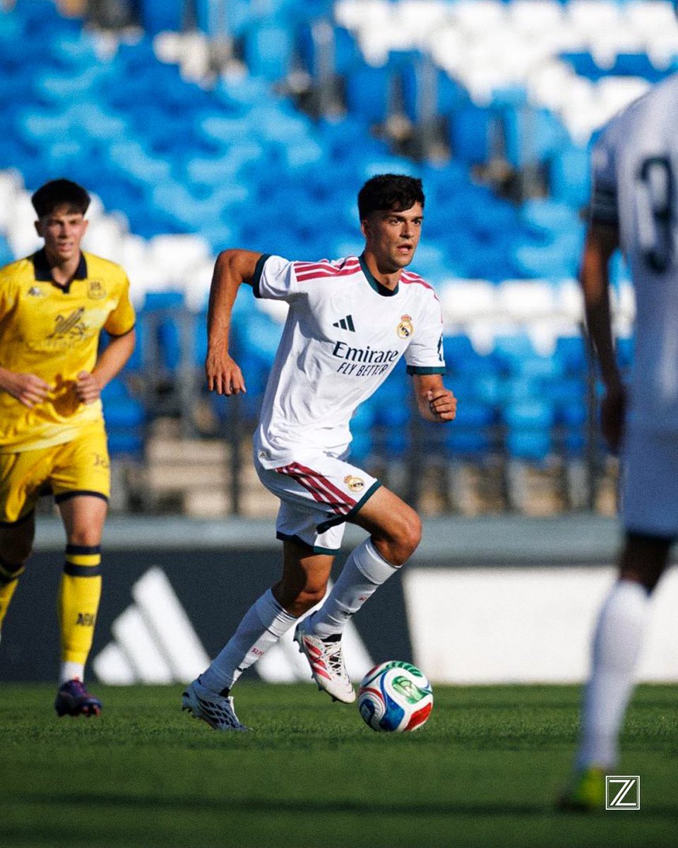 RoalzaSports's tweet photo. 𝐖𝐨𝐫𝐤 🔁 Mario Rivas en pretemporada con el primer equipo del @realmadrid ⚪️⚔️ https://t.co/vv9LBrO6QN