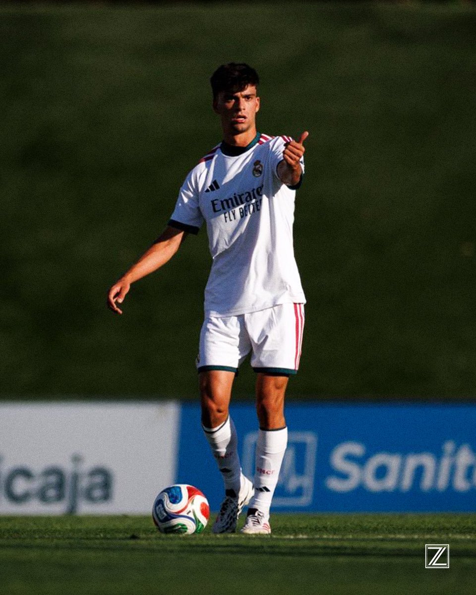 RoalzaSports's tweet photo. 𝐖𝐨𝐫𝐤 🔁 Mario Rivas en pretemporada con el primer equipo del @realmadrid ⚪️⚔️ https://t.co/vv9LBrO6QN