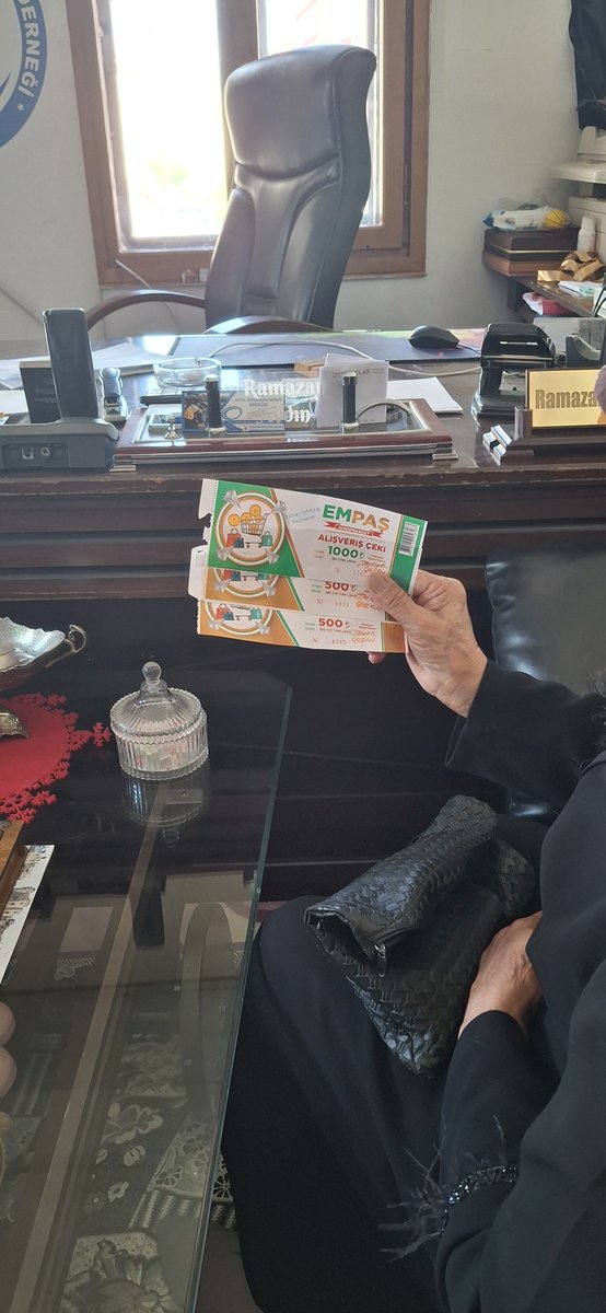 maviaydernegii's tweet photo. Bugün 27.07.2026 Pazartesi Mavi Ay Dernegi Takibindeki İhtiyaç Sahibi Yetim Öksüz Dul Yaşlı Ailelerimize Yüreği Güzel Köksal YILMAZ Abimizin Alışveriş Çeklerini Takibimizdeki İhtiyaç Sahibi Ailelerimize Teslim Edip Hayırseverimiz Köksal YILMAZ ve Ailsine Dua İstedik.@Raydin33 https://t.co/fwQcT9vNHh