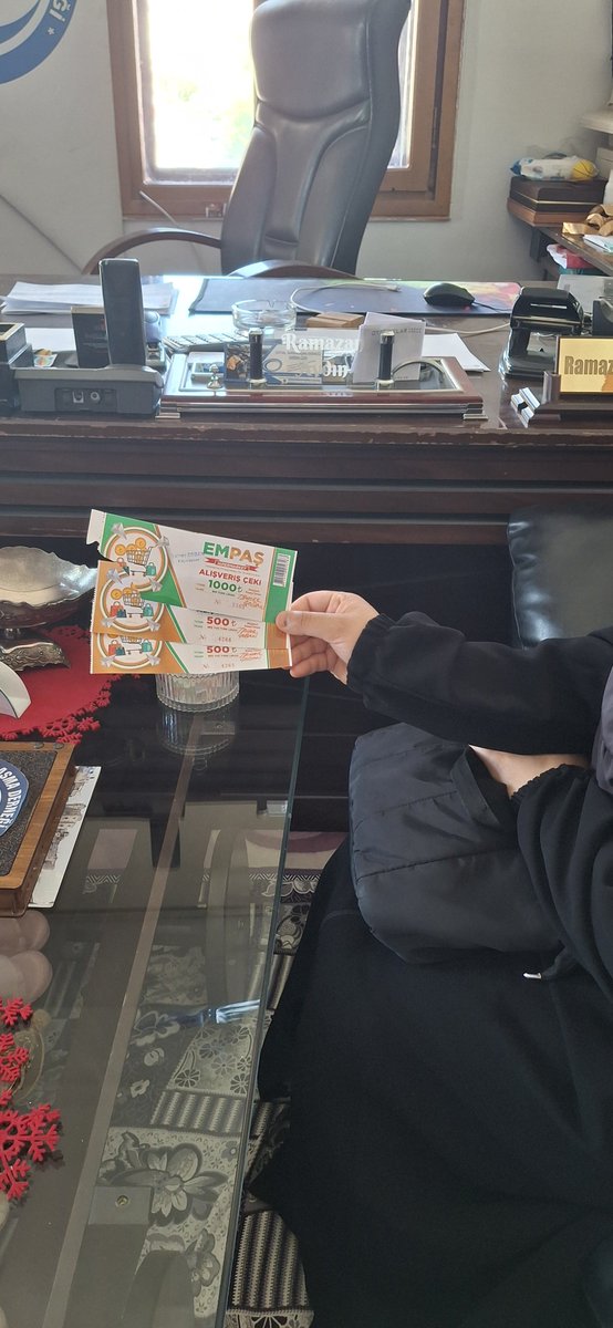maviaydernegii's tweet photo. Bugün 27.07.2026 Pazartesi Mavi Ay Dernegi Takibindeki İhtiyaç Sahibi Yetim Öksüz Dul Yaşlı Ailelerimize Yüreği Güzel Köksal YILMAZ Abimizin Alışveriş Çeklerini Takibimizdeki İhtiyaç Sahibi Ailelerimize Teslim Edip Hayırseverimiz Köksal YILMAZ ve Ailsine Dua İstedik.@Raydin33 https://t.co/fwQcT9vNHh
