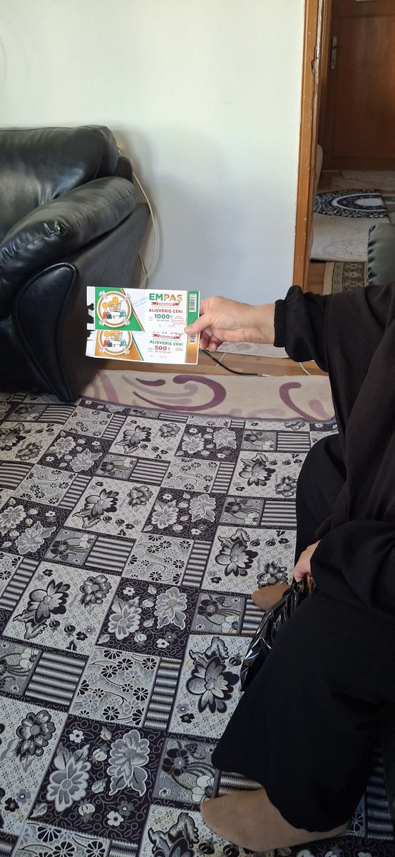 maviaydernegii's tweet photo. Bugün 27.07.2026 Pazartesi Mavi Ay Dernegi Takibindeki İhtiyaç Sahibi Yetim Öksüz Dul Yaşlı Ailelerimize Yüreği Güzel Köksal YILMAZ Abimizin Alışveriş Çeklerini Takibimizdeki İhtiyaç Sahibi Ailelerimize Teslim Edip Hayırseverimiz Köksal YILMAZ ve Ailsine Dua İstedik.@Raydin33 https://t.co/fwQcT9vNHh