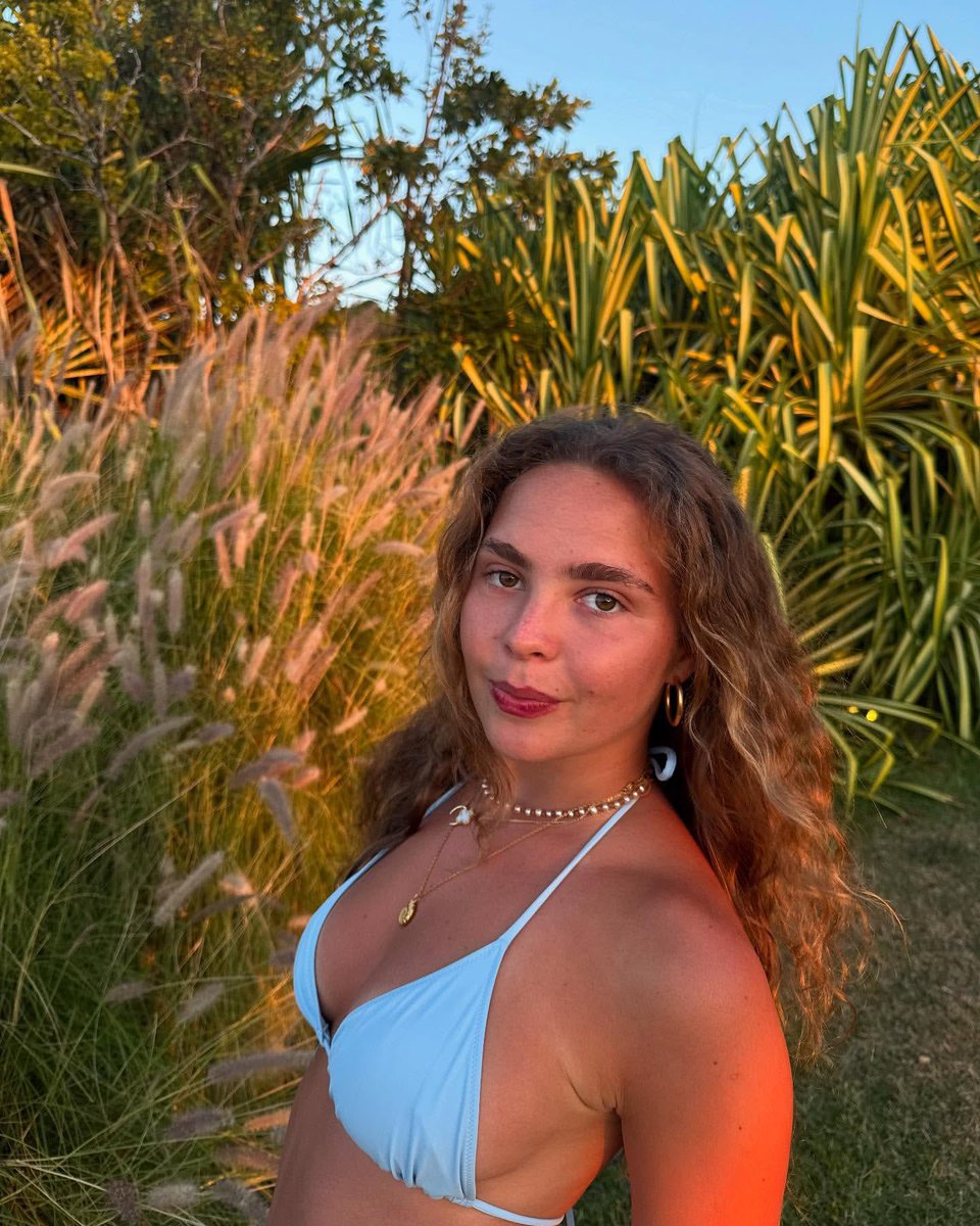 gav80hd's tweet photo. no bra and a thin white shirt give a nice view 😉

#bikini #bop #wankchat #irl #college #schoolgirl #exposed #goonbait #faceporn #tight #teen https://t.co/7s5UCpF0tv