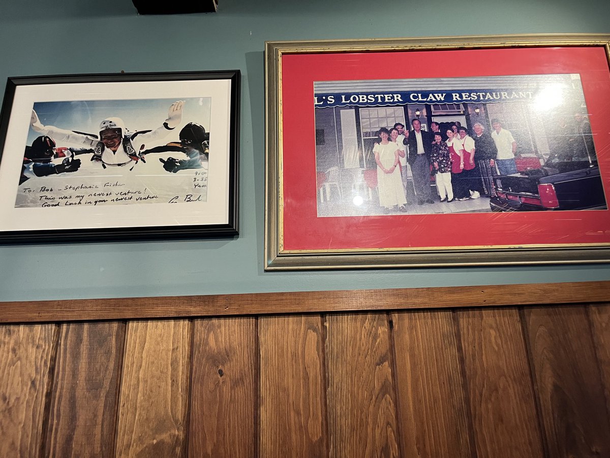 ieatrpf's tweet photo. Going to this restaurant GHWB ate at and they sat me right under these pictures of him #Going #Insane https://t.co/D8AfYWpHrA