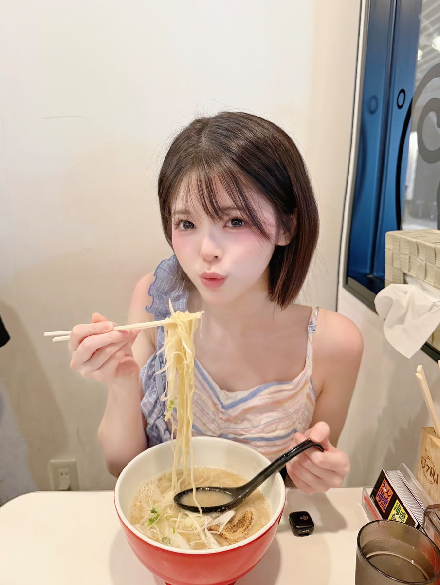 komari__fm0923's tweet photo. おはよう 福岡のラーメン！🍜

(朝27▶︎29▶︎夜28℃ 🌩) https://t.co/RFRdhoNf9U