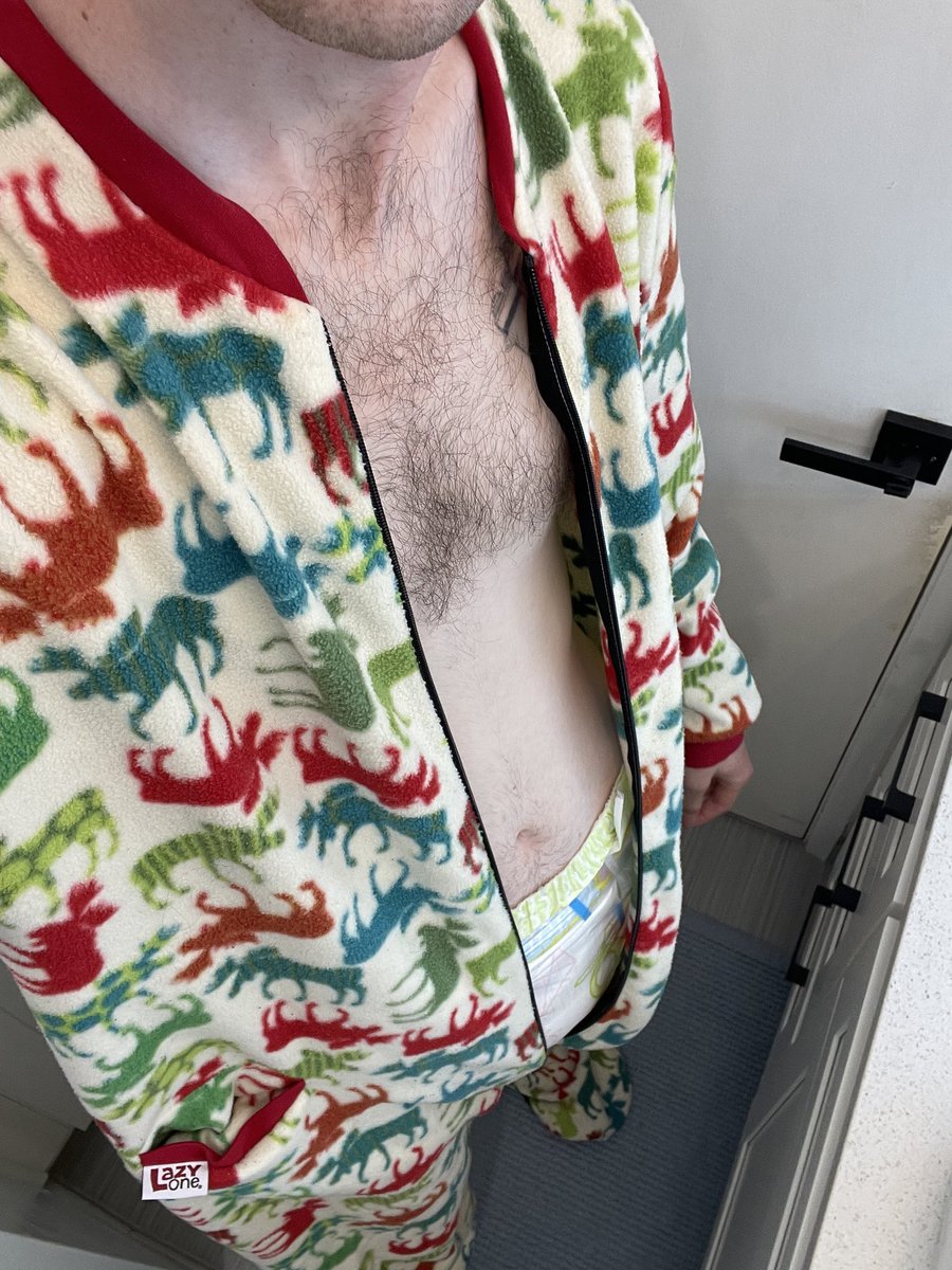 tysnotgrowingup's tweet photo. Is it 100 degrees where I live? Yes. But I can’t resist some cozy jammies and a thick soggy overnight diaper! 

#abdl #diaper #diaperboy #onesie #footiepajamas https://t.co/CSIwzzOaIc