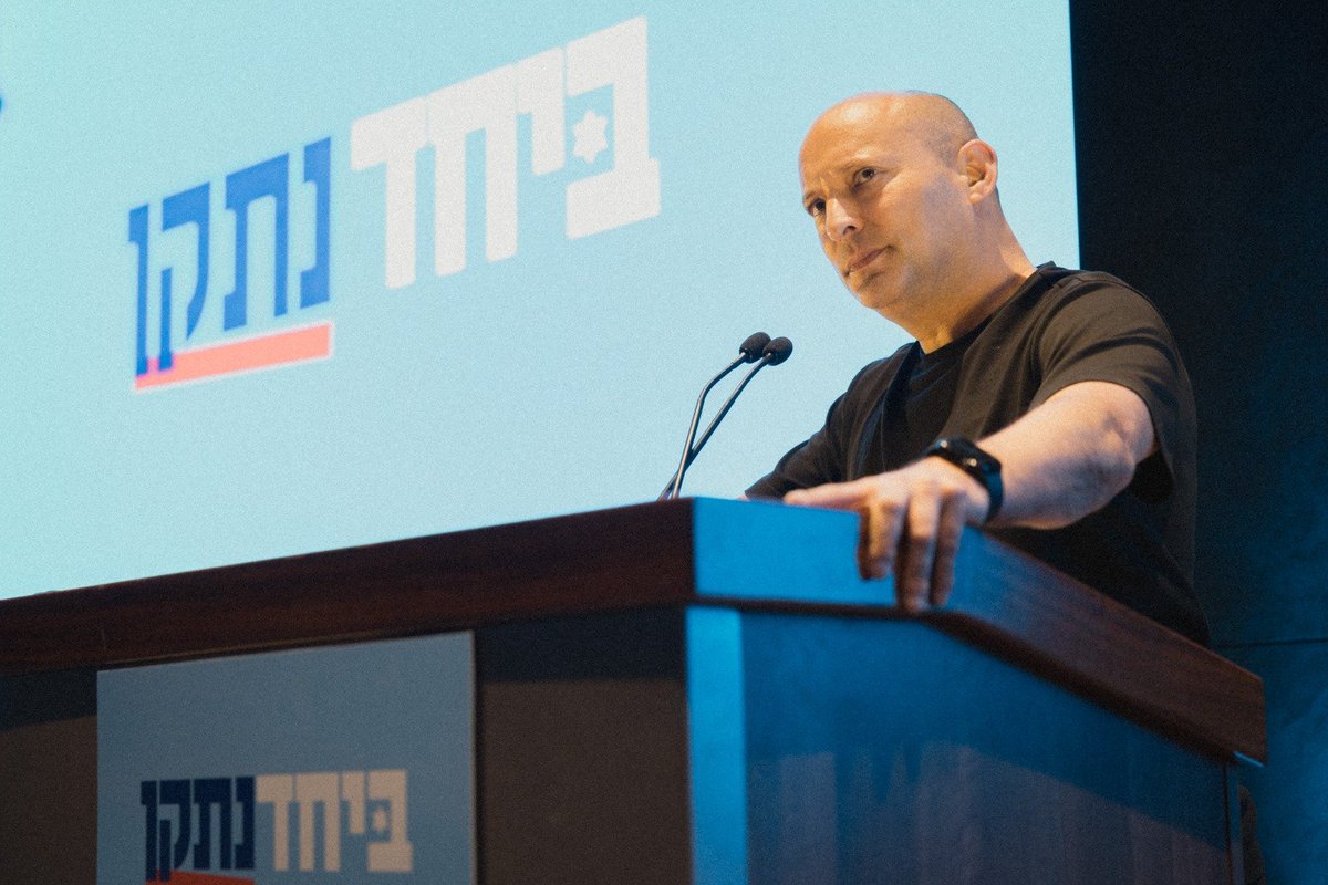 naftalibennett's tweet photo. עכשיו בכנס "ביחד" בקיסריה:
"קו ישיר מחבר בין איראן, ראש התמנון, לקטאר - סרטן אנטישמי ששולח גרורות לכל המערב, ואפילו ללשכת ראש הממשלה, קודש הקודשים של מדינת ישראל.

אבל במקום להכריז על קטאר כמדינת אויב, ראש ממשלת ישראל מדבר על קטאר כמדינה מורכבת. 
ואותה קטאר ששילמה לנוחבות גם שילמה משכורת לבכירים ביותר ביועצי נתניהו.
כראש ממשלה אכריז על קטאר כעל מדינת  אויב".