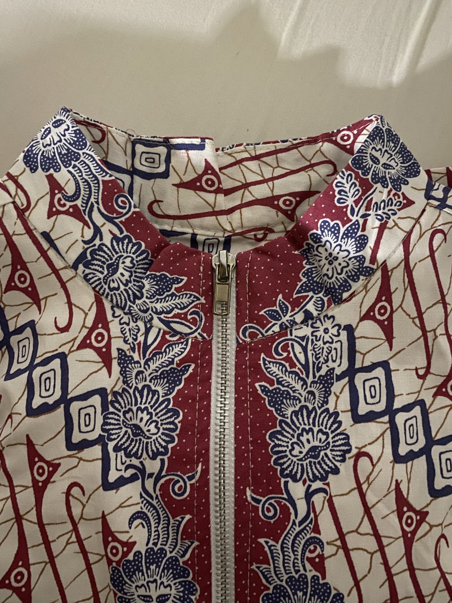aleuumelll's tweet photo. guys wta 🥲🥲
ini termasuk batik berkerah ga si?? buat prabu nanti… https://t.co/77l61WBQzg