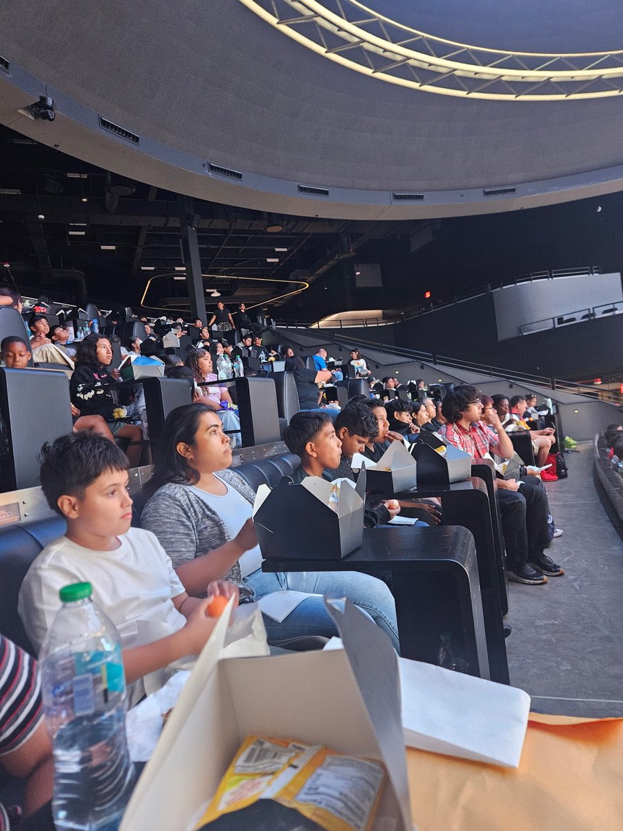 ComptonUnified's tweet photo. 🍫🎬 550+ CUSD Scholars Toured Cosm, Watch Willy Wonka! Anderson, @bursches1, @LongfellowCUSD, @MayoRockets, @RosecransBlooms, Washington STEP, @davisgenerals  &amp; @BuncheMS scholars toured the facility, enjoyed lunch, and watched Willy Wonka at @experiencecosm! 💙 #ComptonUnified https://t.co/PNAEdU2VCP