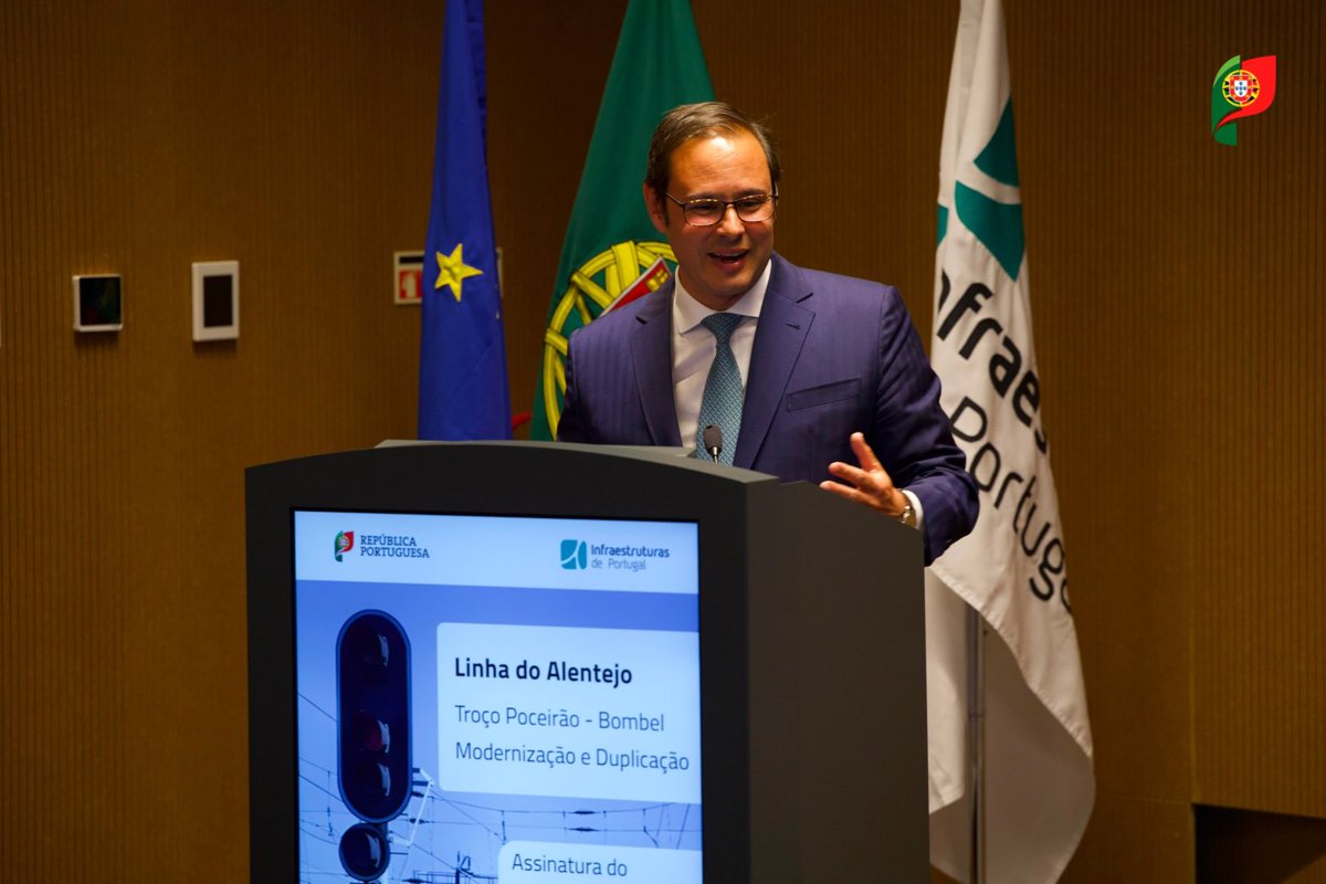 iestruturas_pt's tweet photo. O Secretário de Estado das Infraestruturas, participou, no Campus do Pragal das Infraestruturas de Portugal, na cerimónia de assinatura do auto de consignação da empreitada de modernização e duplicação do troço entre Poceirão e Bombel, na Linha do Alentejo.
#MIH https://t.co/sIfghjx3Jc