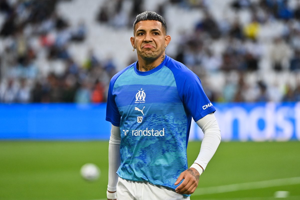 _BeFootball's tweet photo. 🚨 LE BAYER LEVERKUSEN DISCUTE POUR FACUNDO MEDINA 🇦🇷 !! 🖤

Marseille réclame au moins 20 M€ pour rentrer dans ses frais.

(@lephoceen) https://t.co/uyf18DcJVI
