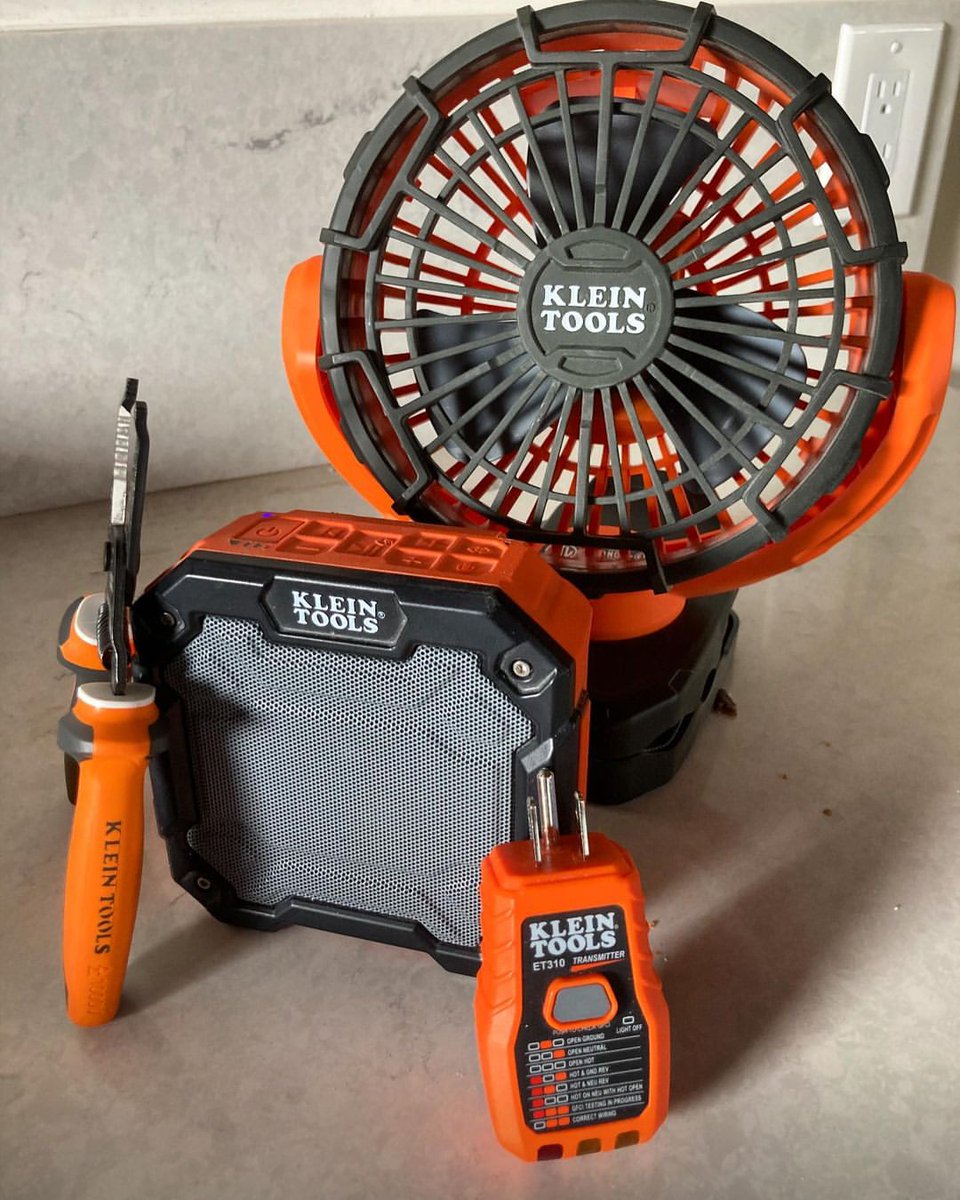 KleinToolsMex's tweet photo. "Me encanta este kit negro y naranja, Klein Tools ayudándome a pasar la jornada laboral... 🤙🏽⚡️"
@ nme_electricians
#voltaje #herramientas #electricista #KleinTools #industrial #construccion #ventilador #pinzas #insulated #alicates https://t.co/ewfKafaWss