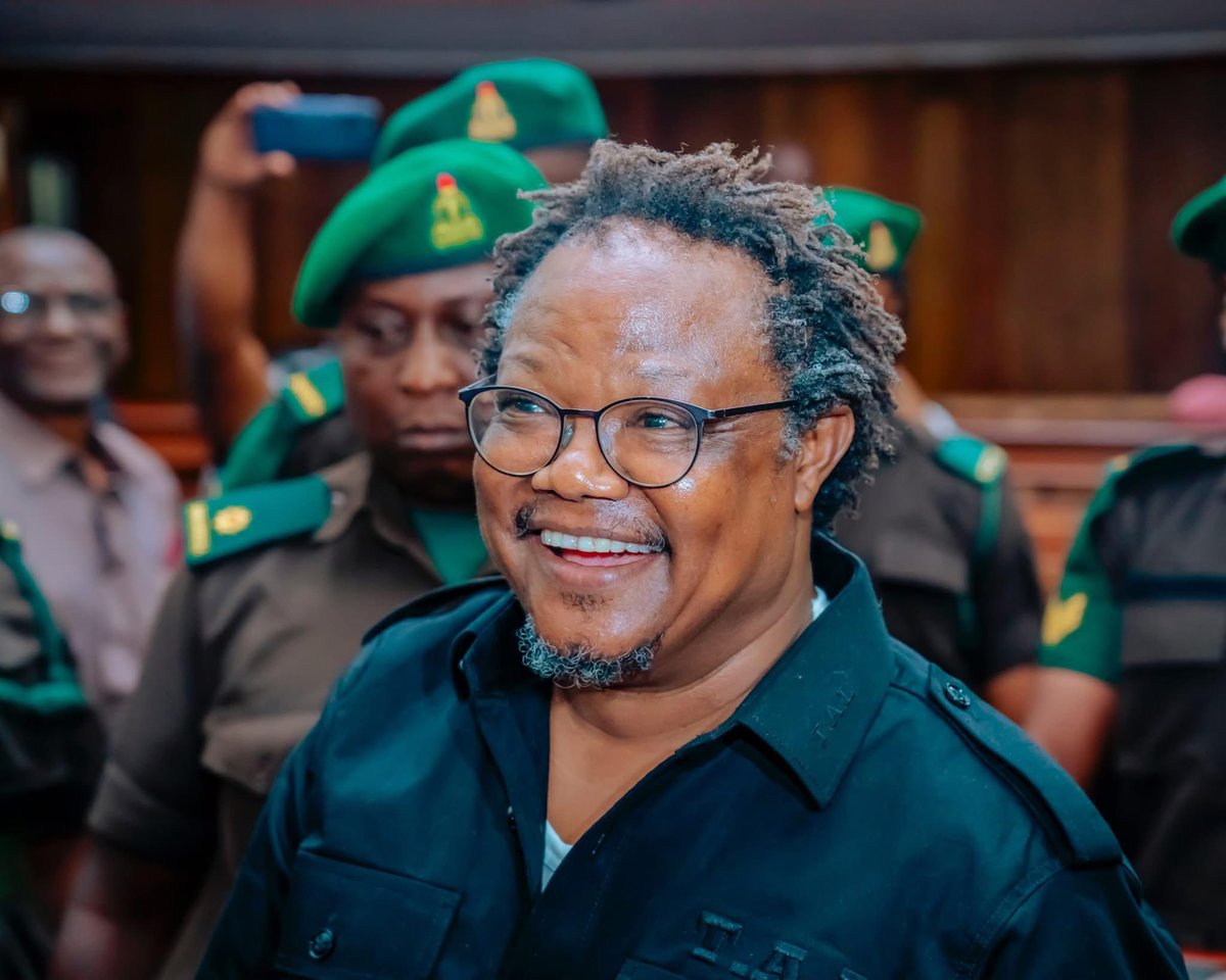 HildaNewton21's tweet photo. Anaandika Wakili @Advocate_Kisabo 

Leo, Julai 27, 2026, nimemtembelea Mhe. Tundu Lissu Tundu Antiphas Lissu Gereza la Ukonga. Mbali na kunipa maelekezo kuhusu maandalizi ya nyaraka za submissions katika kesi yetu, kufuatia kukamilika kwa maswali ya dodoso Julai 23, 2026, Mhe. Lissu amesisitiza kwamba watu wote waliokamatwa na kufunguliwa mashitaka ya ugaidi wanapaswa kupata uwakilishi wa kisheria na kutembelewa mara kwa mara magerezani ili kuwafariji, kufuatilia ustawi wao na kujua maendeleo ya kesi zao.

Amenieleza pia kwamba hakuna hata mmoja anayepaswa kusahaulika, wote wanapaswa kutetewa na mawakili. 

Nilienda na Wakili Deogratias Mahinyila Deogratius Mahinyila lakini hakuruhusiwa kuingia baada ya maafisa wa Magereza kudai kuwa jina lake halipo kwenye orodha ya mawakili wanaoruhusiwa kumwona Mhe. Lissu.

Mhe. Tundu Lissu anawasalimieni sana Watanzania. Pokeeni salamu zake.