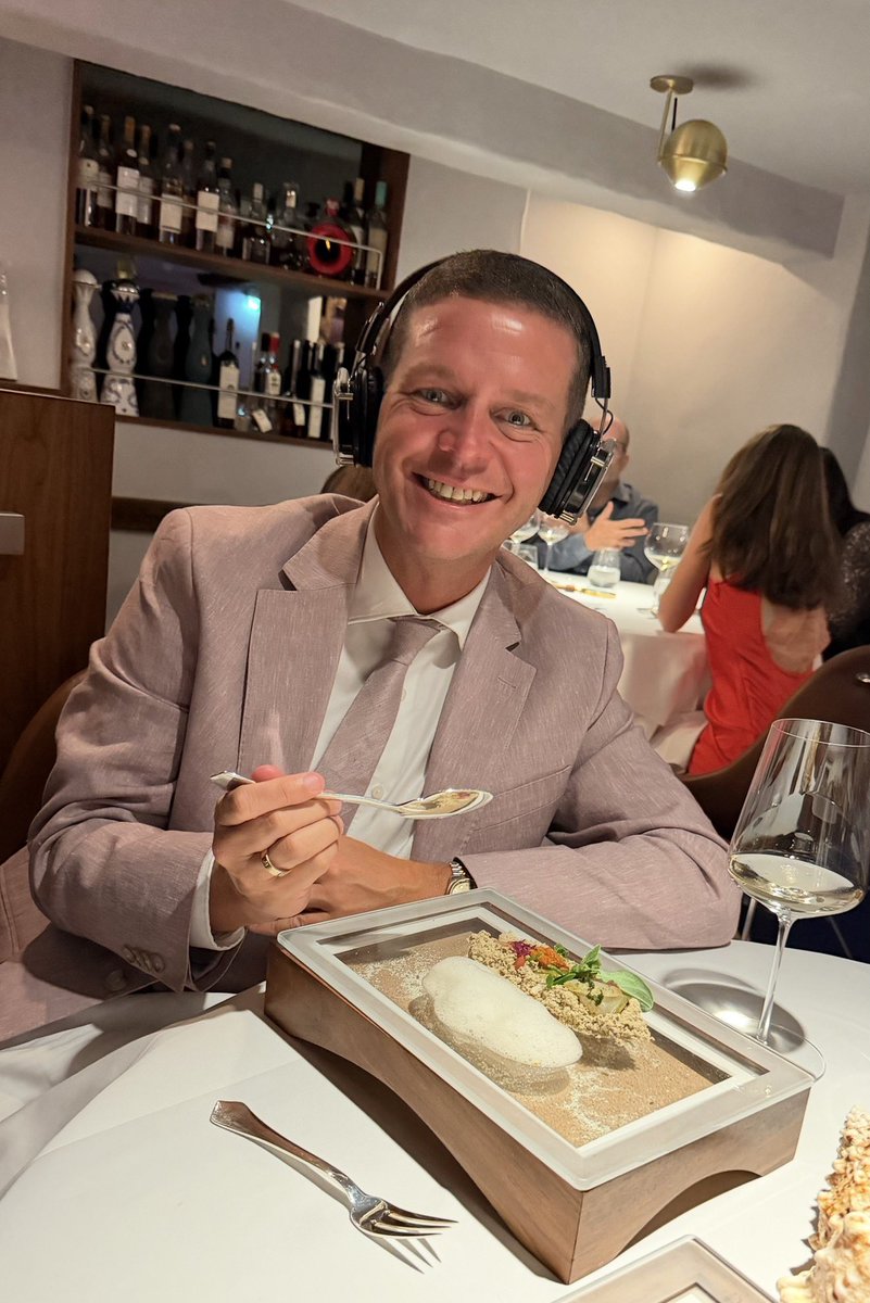 BUSAPAR3's tweet photo. SPECTACULAR - is the word I would use to describe this place! @TheFatDuckBray #thefatduck #dinning the theatre of dining - a birthday suprise like no other #hestonblumenthal @hestonblumenthalobe to all the staff #thankyou 🙏 https://t.co/4KcAlb8iKl