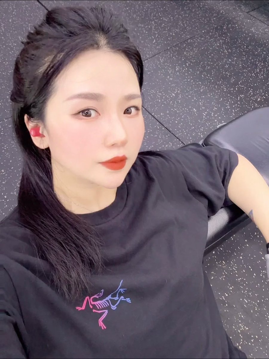 AsherPro's tweet photo. 其实我骨子里还是非常传统非常淑女的，做爱都不会换姿势，爽了都不敢叫床的。 #长沙 https://t.co/Vbw7YvEyFj