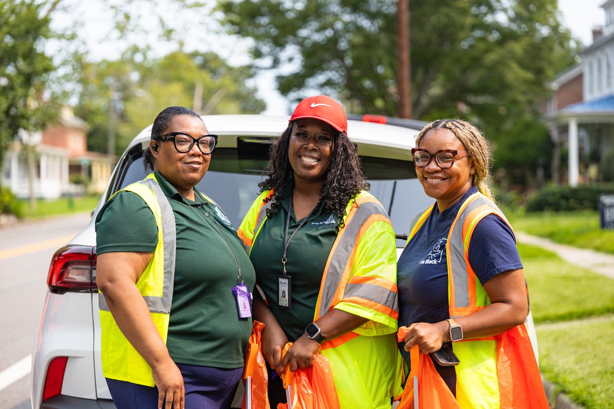 cityofPortsVA's tweet photo. Portsmouth crews joined #ROCTheBlock to help improve Port Norfolk. πΏ Parks & Rec cleared overgrown vegetation, removed hazardous limbs and shoreline debris, and collected 70 bags of litter. Together, volunteers collected 300 bags of trash.
π₯ Recap: https://t.co/Lwbp2PuZ5F https://t.co/9L2VWUgKna