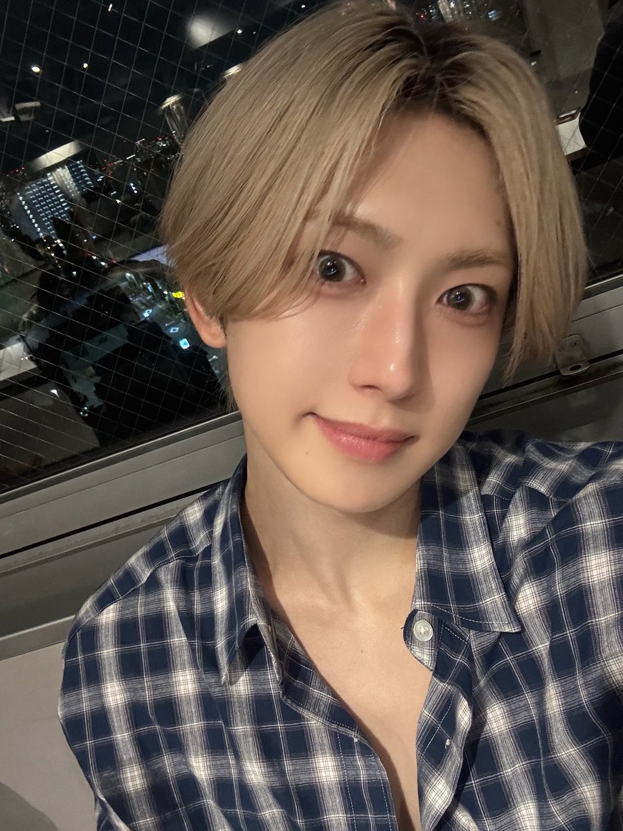 wonfumimi's tweet photo. my girlfriend everybody https://t.co/rNnC3t9l5y