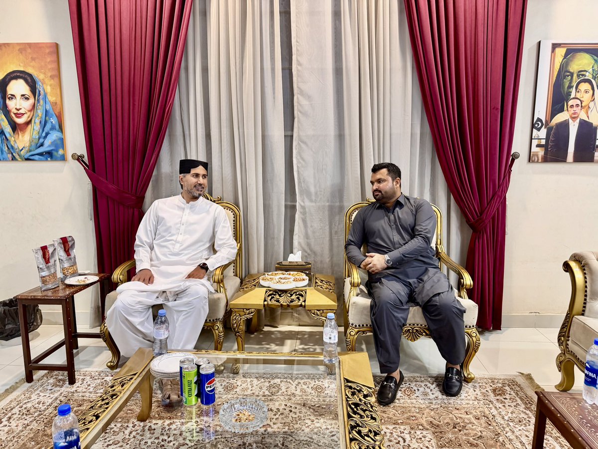 BangulKhanMahar's tweet photo. Visited Sukkur to congratulate @AyazBuriroPPP, President PYO Sukkur, on completing Hajj. Along with Syed Mohsin Abbas Shah, we discussed matters of public interest and Party organization. 
Thank you for the hospitality. https://t.co/j0f2pm5JH1