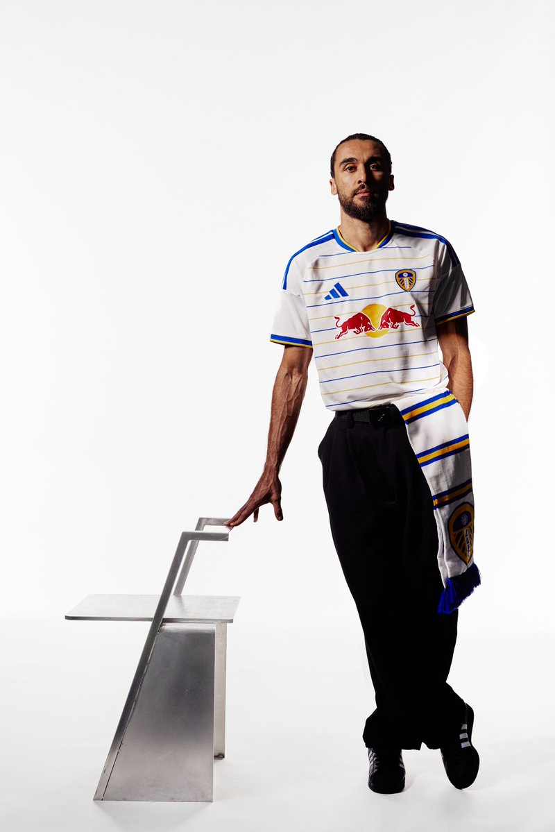 brfootball's tweet photo. Leeds' new home shirt is here with a horizontal pinstripe look ⚪️ https://t.co/89ZzRdyHHK
