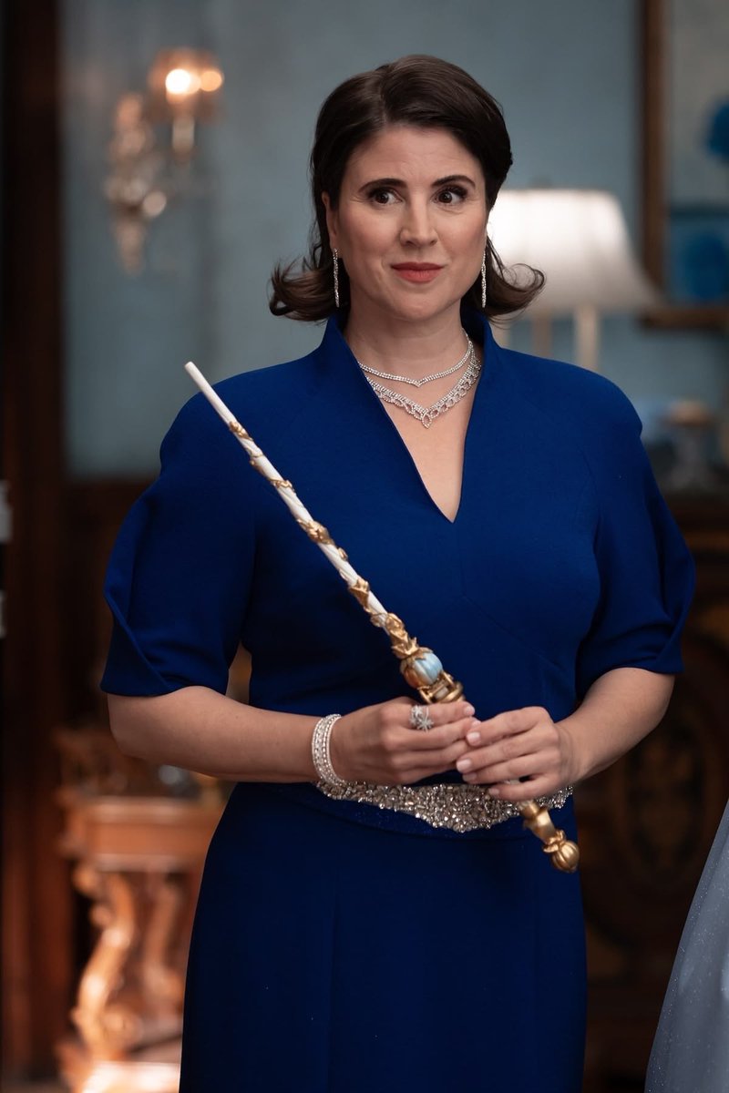 luvsbakermsb's tweet photo. She’s the ONLY Descendants character to appear in all five movies. https://t.co/hqqsfSpC8n