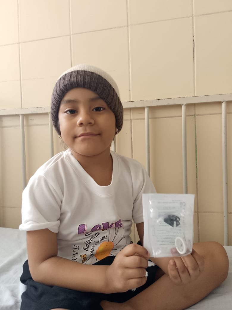 PaolaSmith2812's tweet photo. Así me encargo de que lleguen sus donaciones a estas pequeñas valientes 💪🏽🎗️#Cytocan ❤️🏥#ManosSolidarias 🙌🏽🎗️❤️ Les agradezco INTENSAmente su apoyo 🙋🏽🎗️💪🏽 #soylavoluntariaintensa 🙋🏽🏥💪🏽🎗️❤️ #RT https://t.co/e9V1sUFU51
