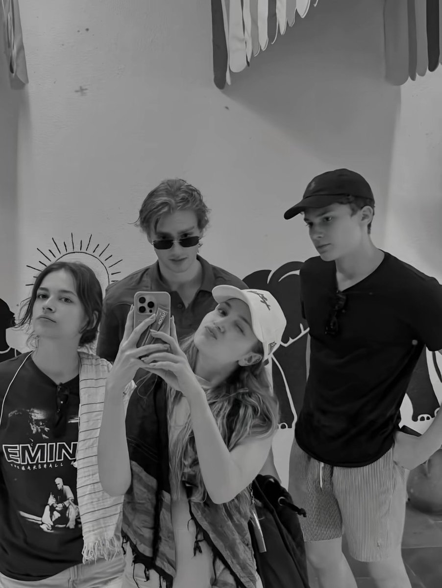rosydreamms's tweet photo. 🔗🩶🔗🩶
#arley #teoden #daha17 https://t.co/FYT14xA3oY
