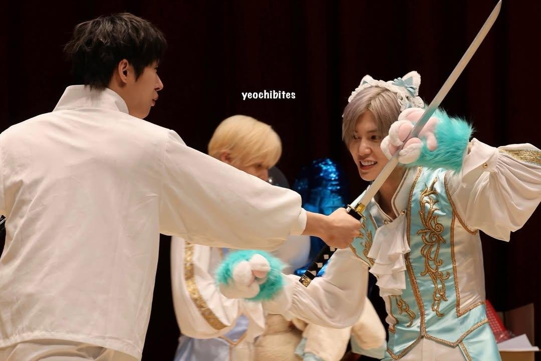 Blue_Bird_Yeo's tweet photo. Mg fighting the "monster" in the forest. 

Ys: rawr how dare you wake me up?

Mg: YOU DIDN'T TELL ME IT WAS A MAGICAL CAT HYBRID! He's too cute to fight? I can't do this. https://t.co/saVSDvIszm