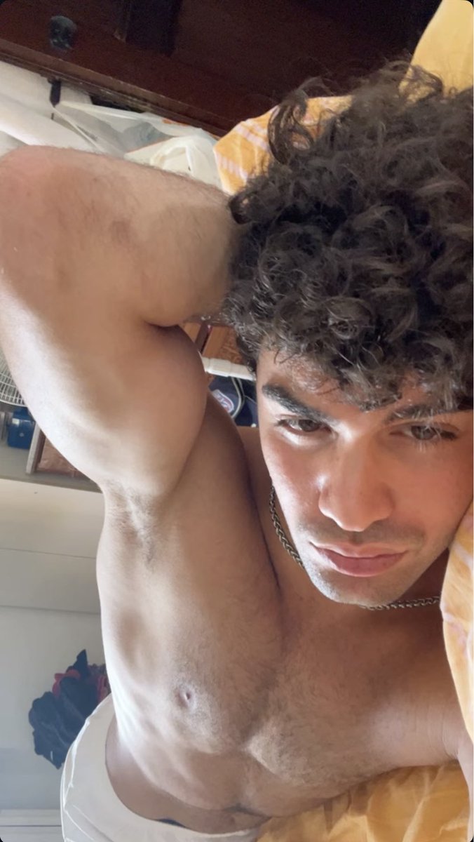 vittxx3's tweet photo. bored😩 https://t.co/nhvkmenEOk