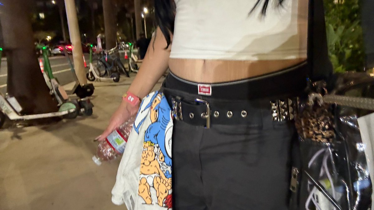 loverxxcore's tweet photo. using your belt loops to carry your merch > #warpedtour https://t.co/ahIgPd91uS