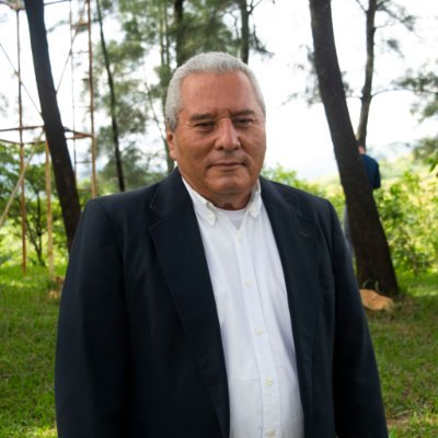 necromicron100's tweet photo. No es normal que un supuesto cura ande metido de lleno en la política, y sobre todo, apoyando a la izquierda atea de Guatemala. Ni siquiera para defender valores conservadores, bases del catolicismo.

Por cierto, es hermano del ex juez prófugo de izquierda Geovanni Ruano. https://t.co/3xTIuTW9Ef