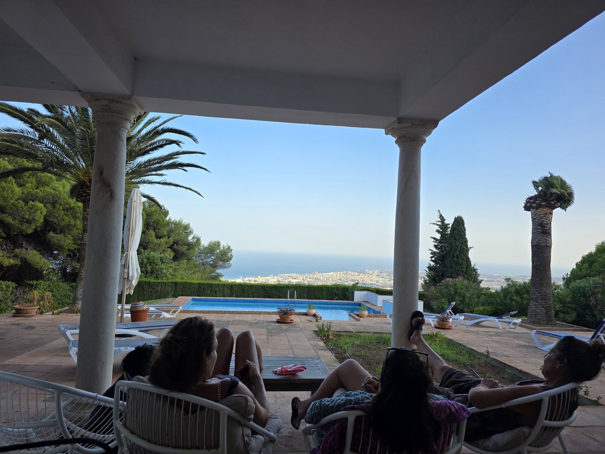 rapper254's tweet photo. @kikegames97 Nada mejor para la empezar la semana. 
Nosotros tardeando con las vistas de Fuengirola desde Mijas. https://t.co/ZknQYDrp3V