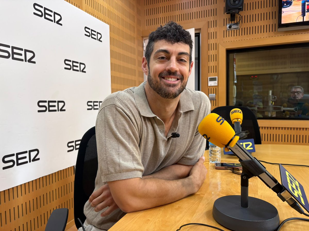 SER_Murcia's tweet photo. ❤️‍🩹 "Salvar vidas con sueño no debería ser normal".

El cardiólogo José Abellán reclama el fin de las guardias médicas de 24 horas y alerta del impacto del cansancio en la salud de los profesionales y en la atención a los pacientes.🏥⏰💬 

#HoyPorHoyRM 

https://t.co/MwkBCwDtJJ https://t.co/exbpnktQ7y