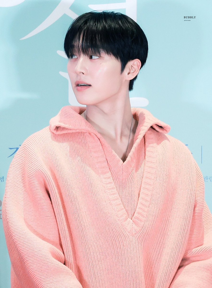 3333sshw's tweet photo. 남자는 턱선으로 말한다 https://t.co/66I3GOxfKl