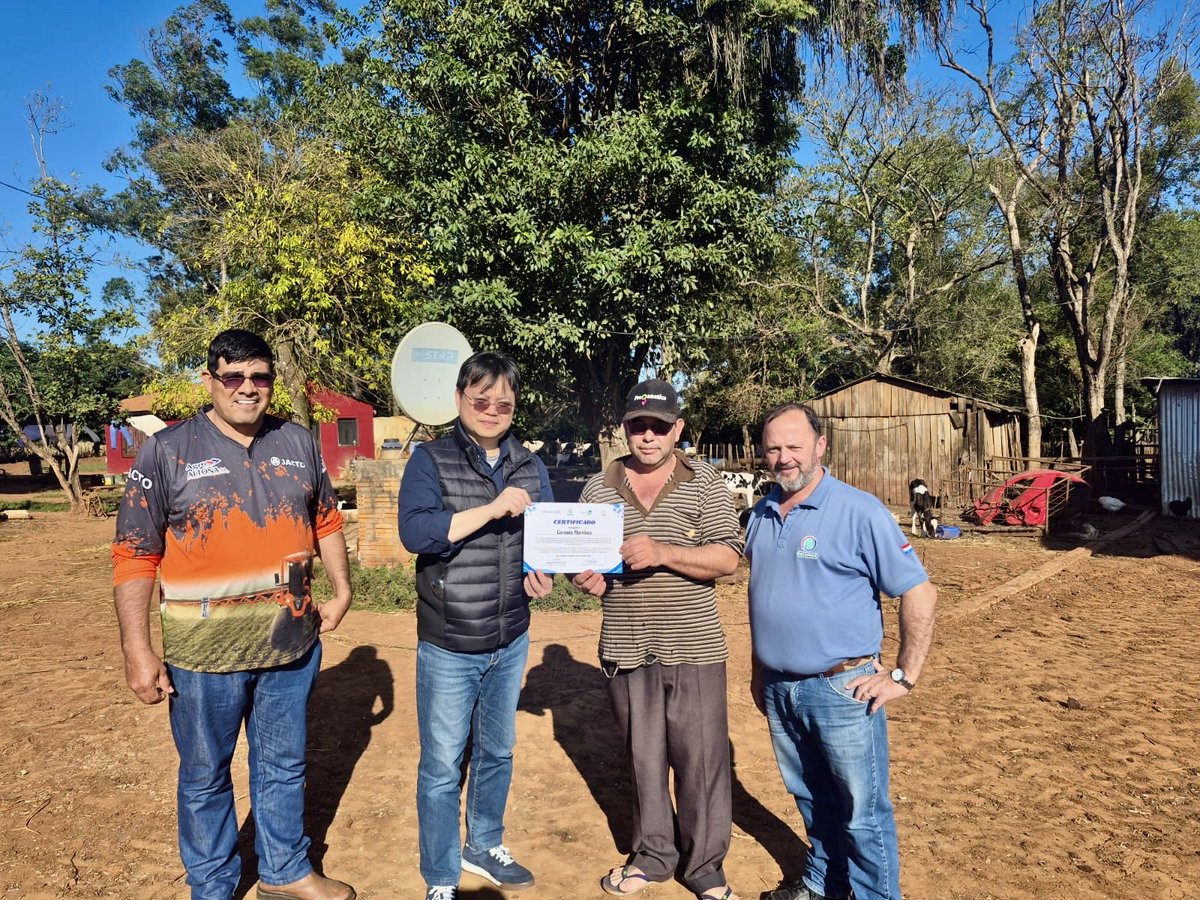 fomipymespy's tweet photo. 🥛📲 Tecnología e innovación para el sector lácteo.

El MIC, FECOPROD y la Misión Técnica de Taiwán, a través del Proyecto FOMIPYMES, realizaron una jornada de asistencia técnica con productores de la Cooperativa APAGRAO para fortalecer el uso de la plataforma KesoPY https://t.co/FQ1dwSJ2iE