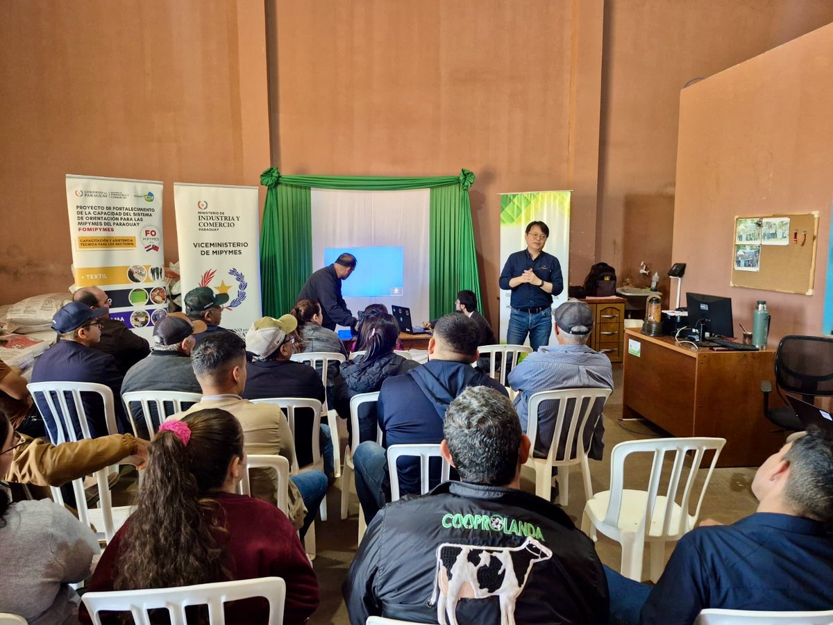 fomipymespy's tweet photo. 🥛📲 Tecnología e innovación para el sector lácteo.

El MIC, FECOPROD y la Misión Técnica de Taiwán, a través del Proyecto FOMIPYMES, realizaron una jornada de asistencia técnica con productores de la Cooperativa APAGRAO para fortalecer el uso de la plataforma KesoPY https://t.co/FQ1dwSJ2iE