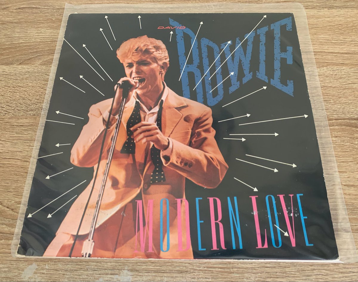 tibbs_aiden's tweet photo. @jillwebb2005 Tough call, Bowie gets my vote https://t.co/maoWCImDhI