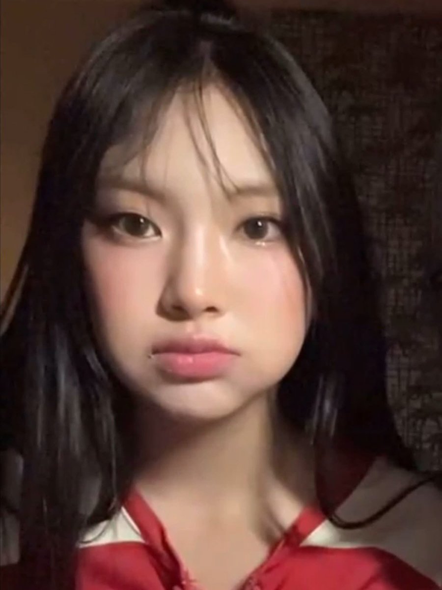 haerinlune's tweet photo. Cheeks https://t.co/I3cmjX5wZW