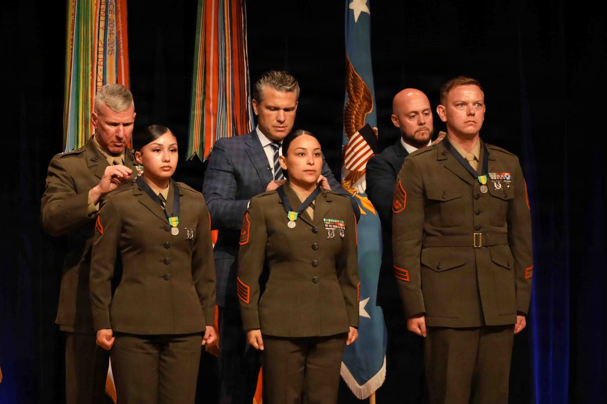 USMC's tweet photo. #Marines were presented the Mexican Border Defense Medal during an award ceremony at the Pentagon, July 27, 2026. 

The Mexican Border Defense Medal was established Aug. 13, 2025, by @SecWar to recognize service members who deployed to the U.S. Southern border in support of @CBP.

#Military #USMC #SouthernBorder