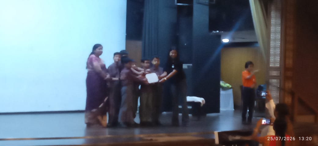 mcdpswvn's tweet photo. An NGO associated with Vidyanjali organized a drawing activity based on the "Beyond the Window" concept,allowing children to express their feelings through art.Additionally, a play also prepared with the children;the NGO then hosted an event where the children performed the play. https://t.co/ivmr8Hsume