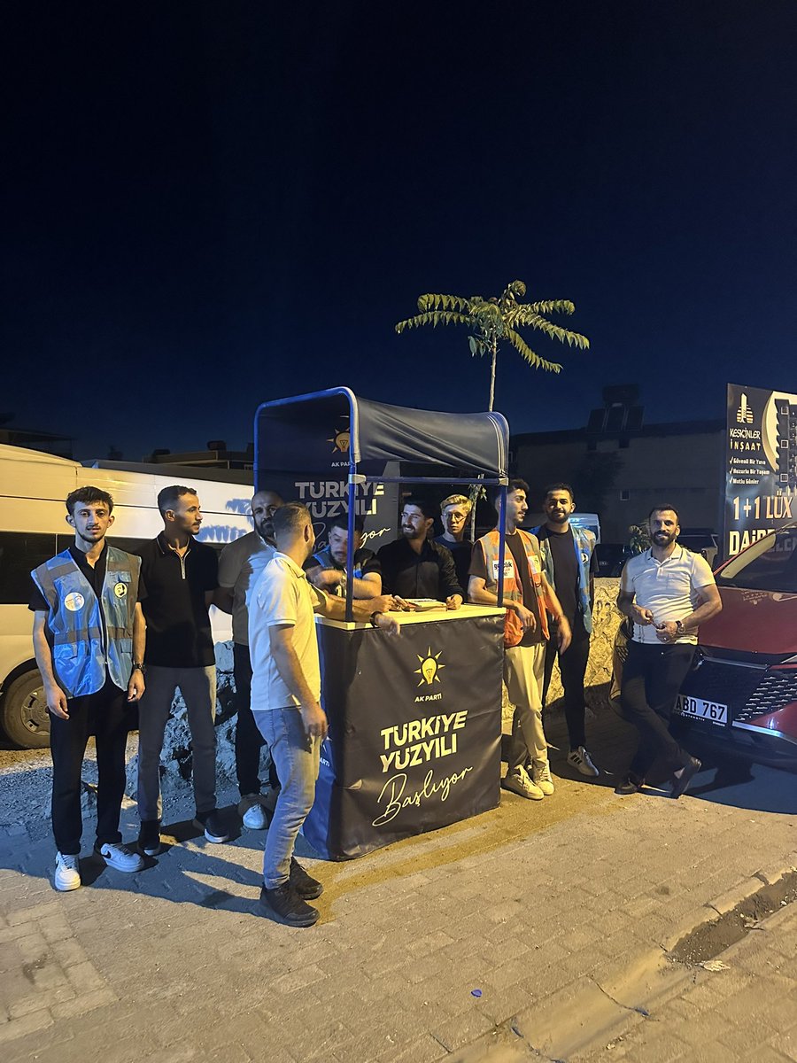 EruhAkGenclik's tweet photo. Eruh AK Gençlik olarak haftalık yönetim kurulu toplantımızı gerçekleştirdik. Ardından kurduğumuz stantta üye çalışmalarımızı yaparak vatandaşlarımızla bir araya geldik.

Durmadan, yorulmadan çalışmaya devam ediyoruz. 🇹🇷 https://t.co/081e7SGiFm