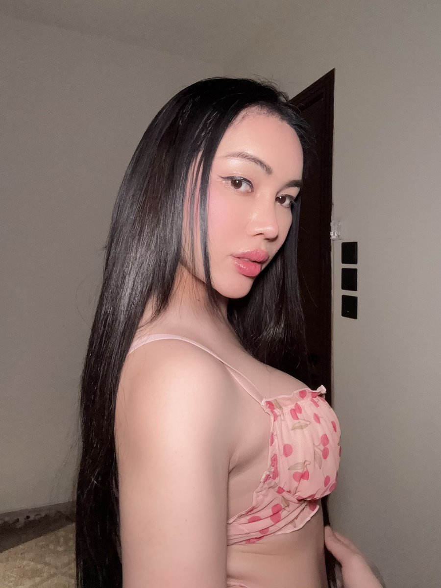 weiqtu's tweet photo. #ladyboy_jeddah 
#jeddah_ladyboy https://t.co/f7p6q81dmb