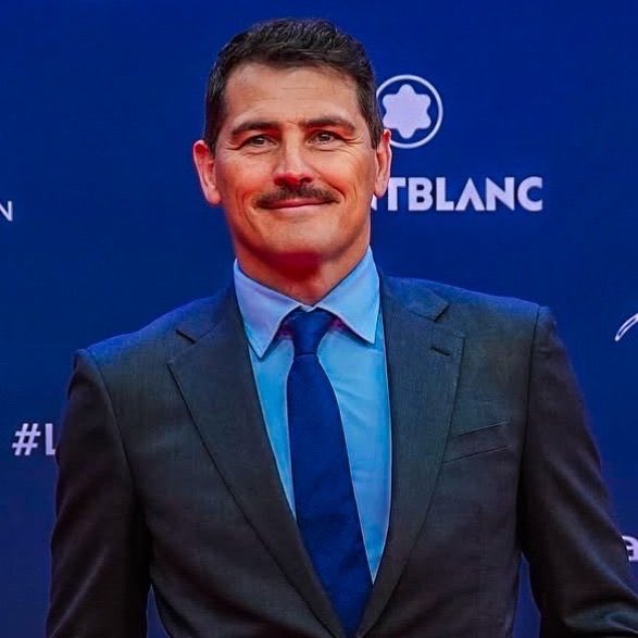 Adry___RM's tweet photo. Estoy llorando con el nuevo look de Iker Casillas.😭😭 https://t.co/5u2EkVWu8s