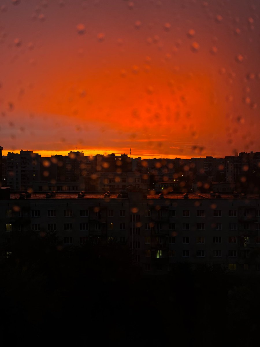 blackpanika's tweet photo. Я не знаю чого, але це фото викликає в мені тугу і якусь… ностальгію 

А я тільки що його зробила https://t.co/W8XASY7zoO