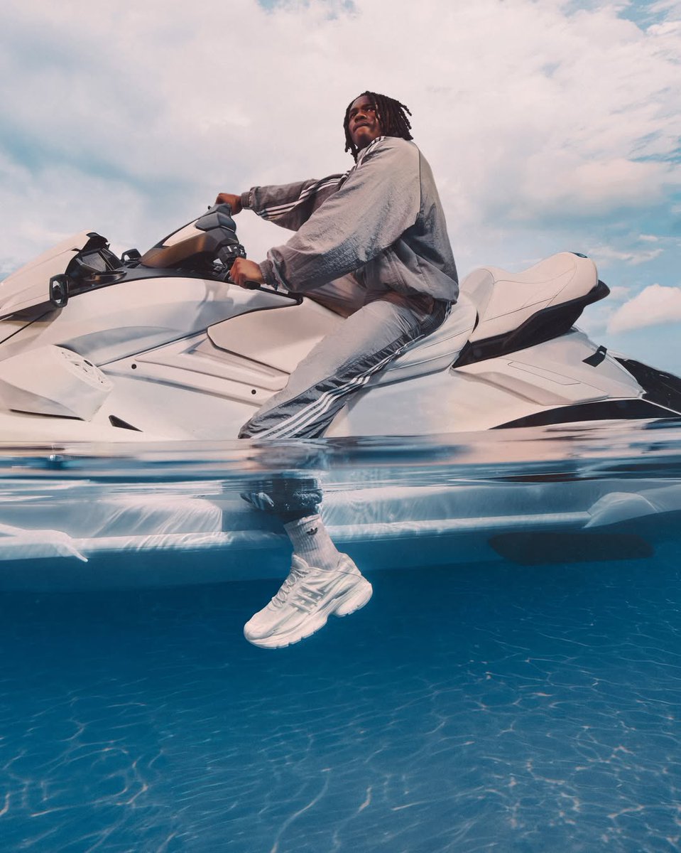ExtraButter's tweet photo. VIRGINIA Adistar Jellyfish in Triple White

Releasing Saturday, August 1st

Availability: FCFS in-store at both locations. https://t.co/YYVlgSNjAn
