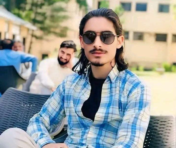 Ahsan_233's tweet photo. راولاکوٹ آزاد کشمیر 
اتنی جوان موت💔
راولاکوٹ، دریک سے خواجہ ضرغام وطن پے قربان ہو گیا اللہ پاک شہید کو جنتوں کا مہمان بناۓ😢

#راولاکوٹ_بنا_دیا_مریدکے
TLP Stands With Kashmir https://t.co/qDh8PG7jVU
