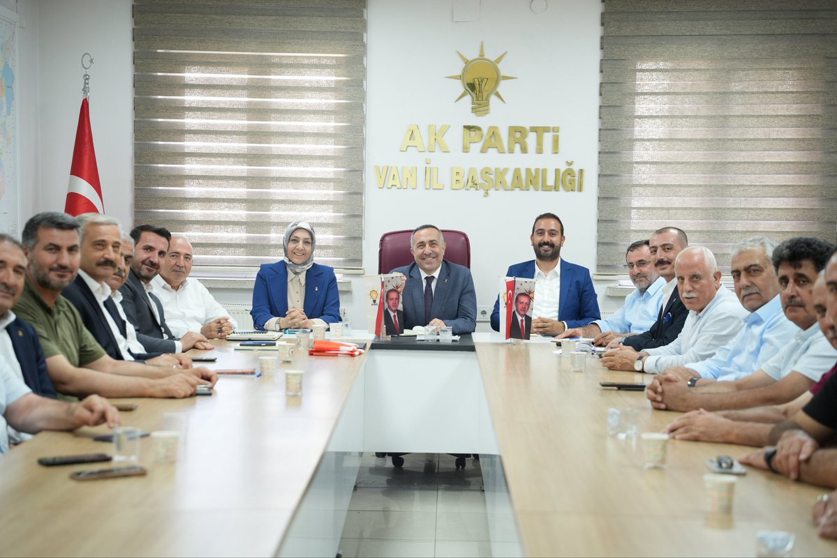 akkadinvann's tweet photo. İl Başkanımız Sayın Abdulahat Arvas’ın başkanlığında gerçekleştirilen haftalık olağan Yürütme ve Yönetim Kurulu Toplantısı’na, İl Kadın Kolları Başkanımız Sayın Zerrin Alpaslan ile İl Gençlik Kolları Başkan Vekilimiz Sayın Uğur Tunçdemir katılım sağladı.

@tugbaisikercan @ArvasAbdulahat @zerrin_alpaslan @AKKADINGM @ugurtd @AK_PartiVan