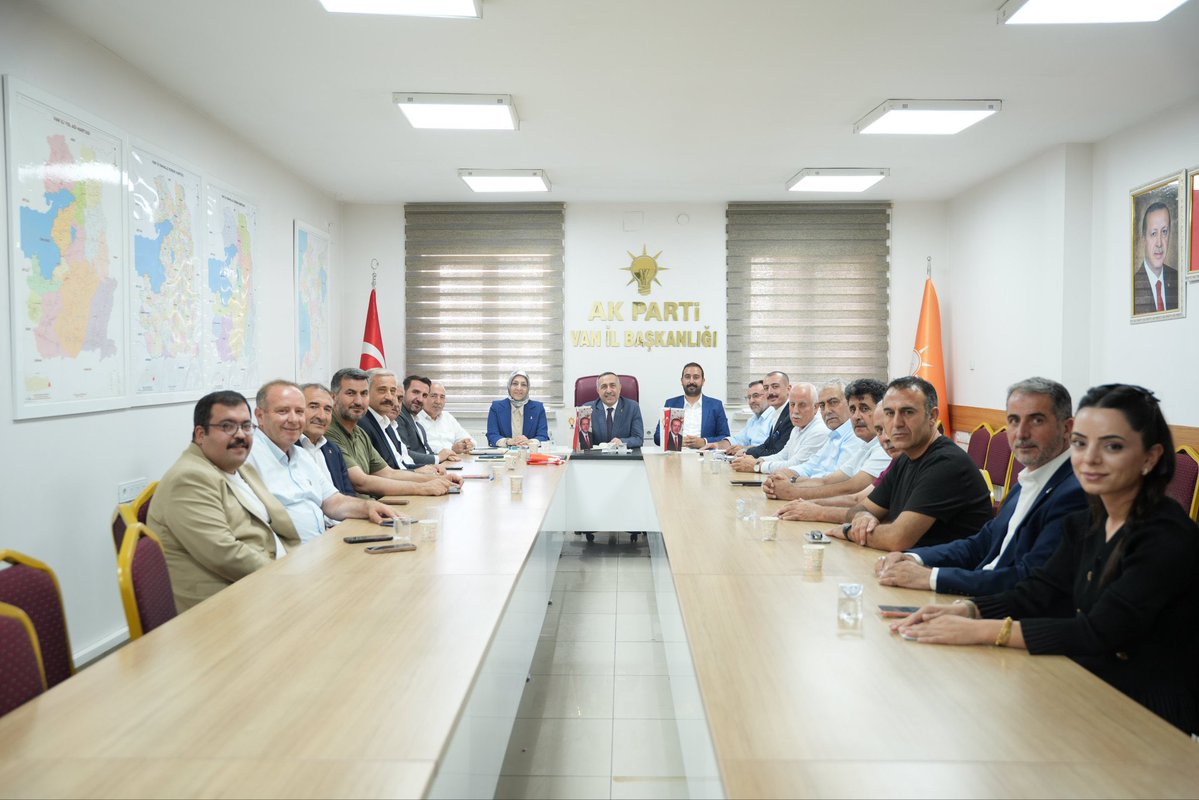 akkadinvann's tweet photo. İl Başkanımız Sayın Abdulahat Arvas’ın başkanlığında gerçekleştirilen haftalık olağan Yürütme ve Yönetim Kurulu Toplantısı’na, İl Kadın Kolları Başkanımız Sayın Zerrin Alpaslan ile İl Gençlik Kolları Başkan Vekilimiz Sayın Uğur Tunçdemir katılım sağladı.

@tugbaisikercan @ArvasAbdulahat @zerrin_alpaslan @AKKADINGM @ugurtd @AK_PartiVan