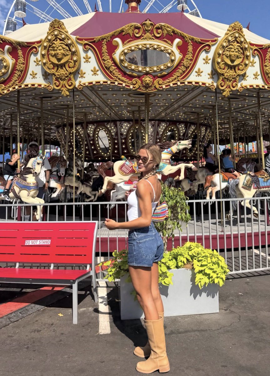 leyvanoelle's tweet photo. fave thing at the fair? 🎡🎟️🎠 https://t.co/RYu8rpS1cW
