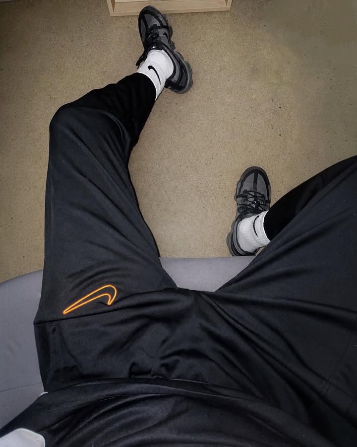 KiffNathan's tweet photo. Des soumis pour payer une paire de tn?😈

#kiffeur #kiffeurgay #Survet #Trackies #twink #teen #gay #kiffeursurvet #survetfoot #survêtement #jogging #tn #kiffeurtn #scallyboy #scally https://t.co/1NYeXfbuCp