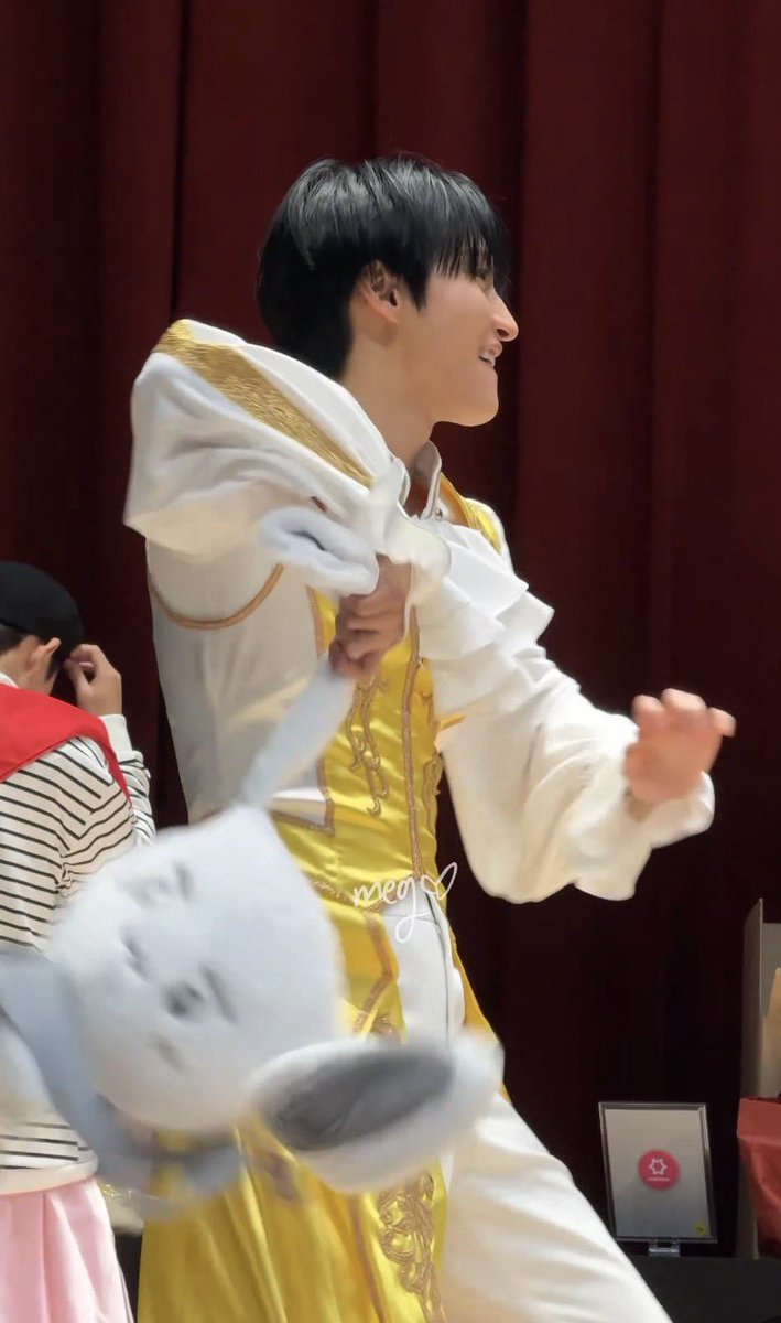 AM2THL1U's tweet photo. you’ll never guess how he would treat a bunny https://t.co/hsUamSTPLW