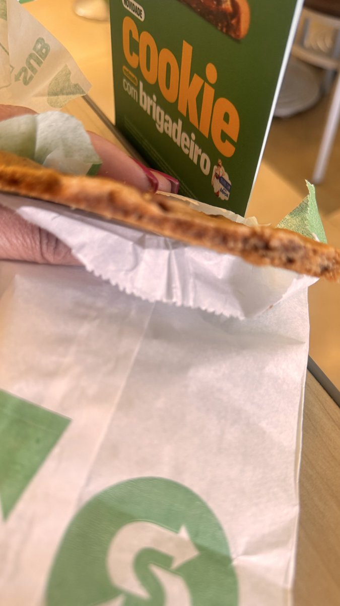 LedaCripa's tweet photo. Que bela porcaria hein @SubwayBrasil ? O novo cookie de brigadeiro seco! https://t.co/58udRWuzeZ
